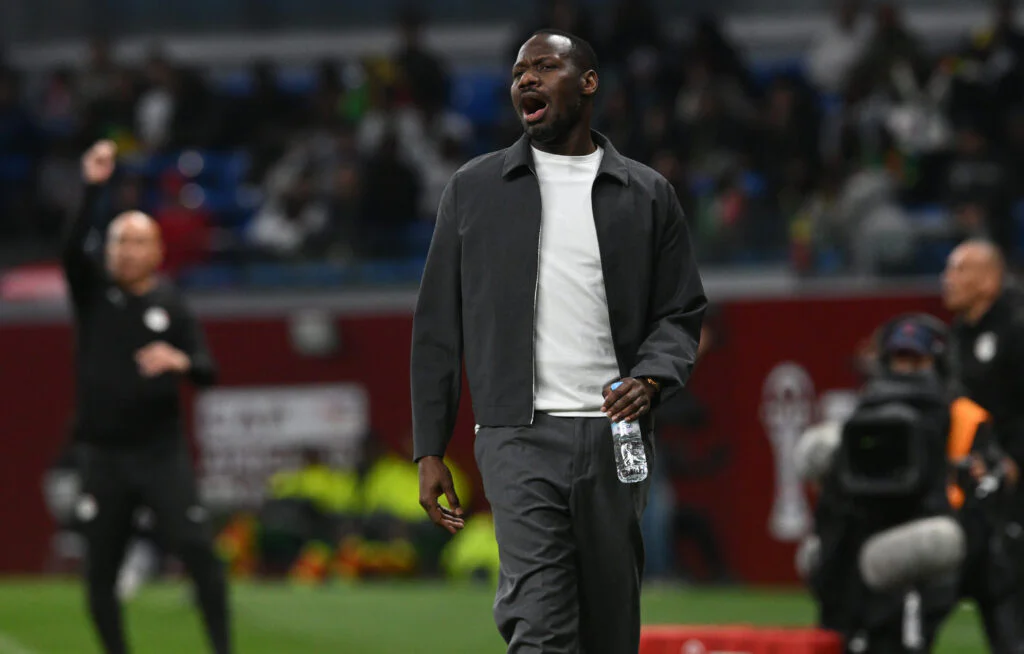 Sénégal : un sélectionneur sans contrat, un stade fermé… le chaos à quinze jours du Mondial