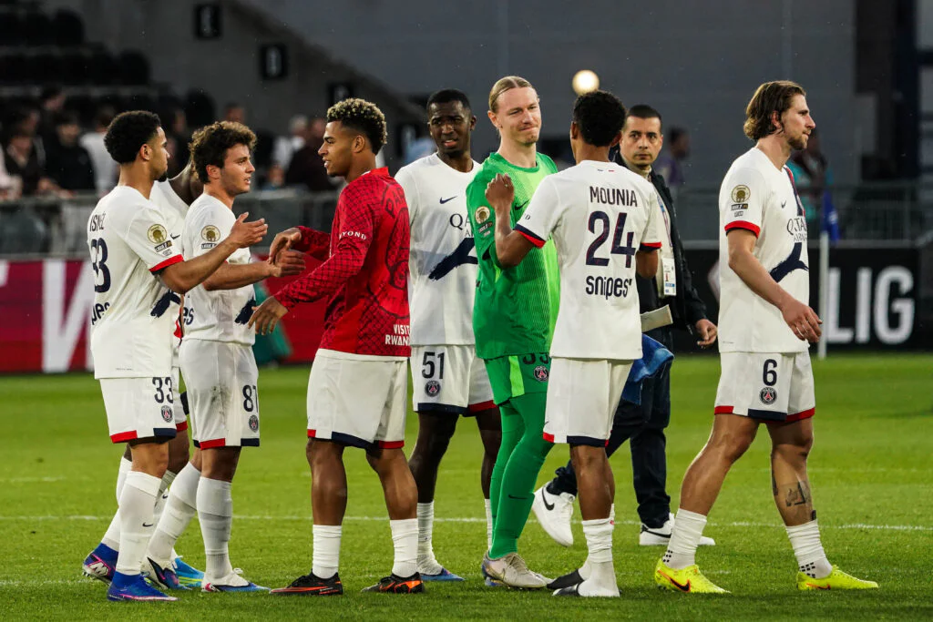 PSG : pourquoi Safonov et Zabarnyi refusent de se serrer la main ?