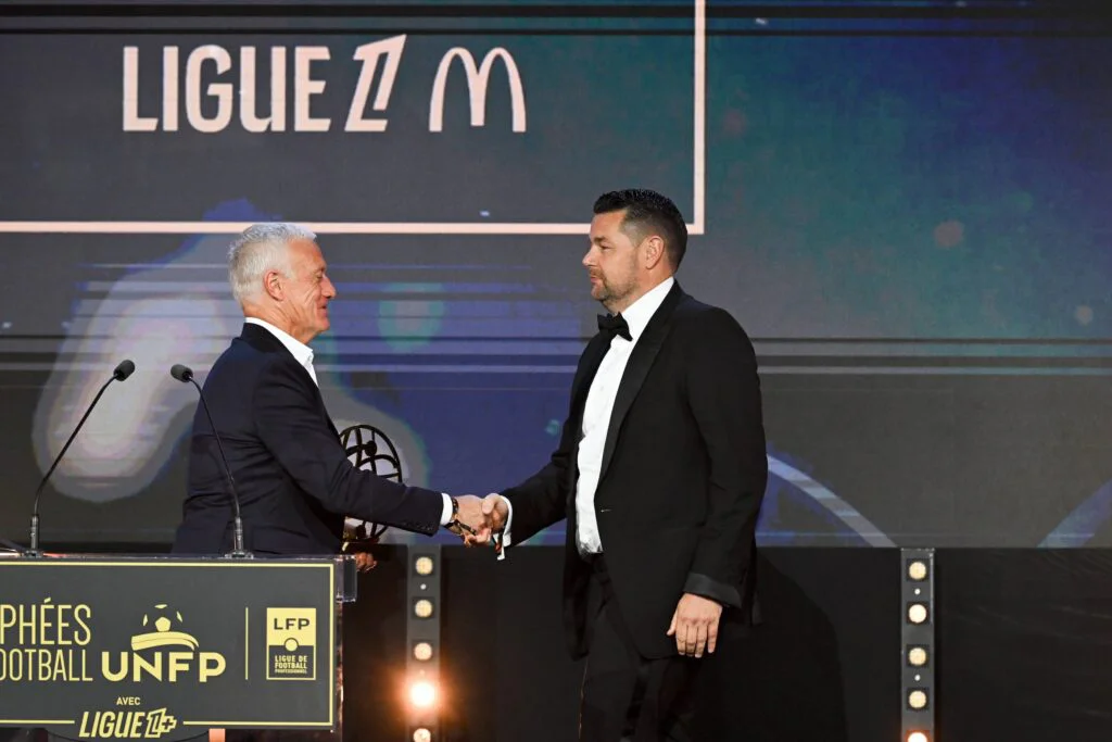 Équipe de France : le onze de Pierre Sage pour le Mondial, son choix fort qu’il assume pleinement