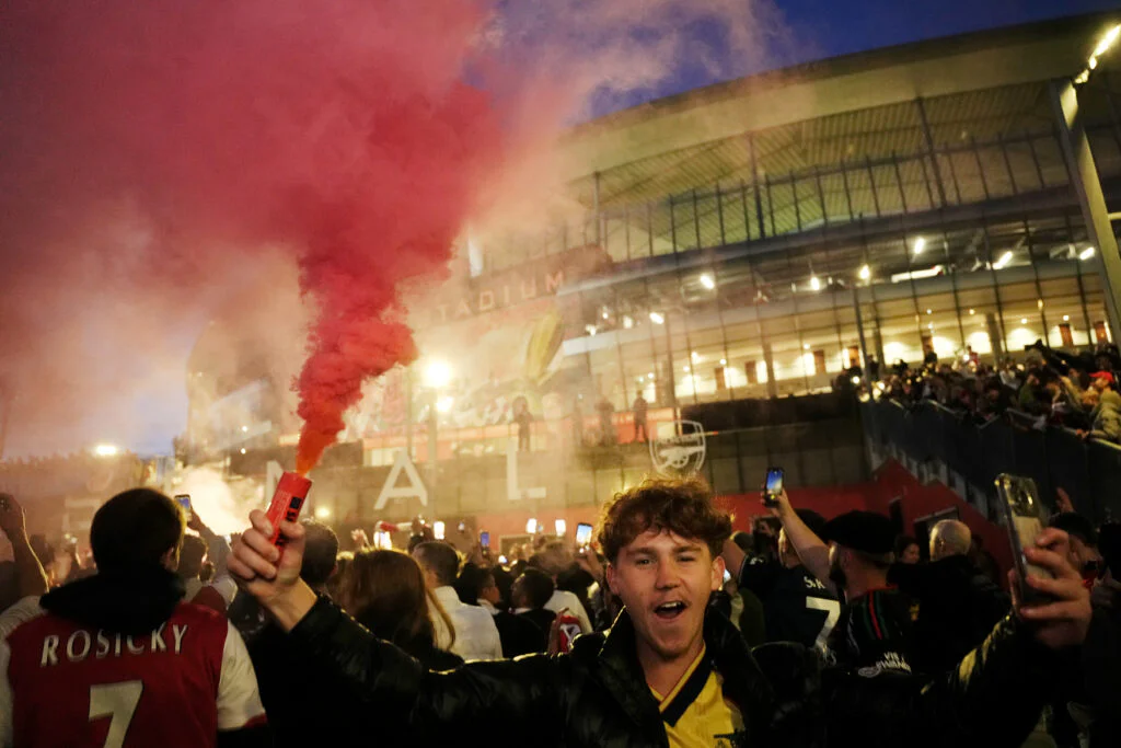 Premier League : Arsenal champion 22 ans après, le geste de l’élève qui détrône le maître