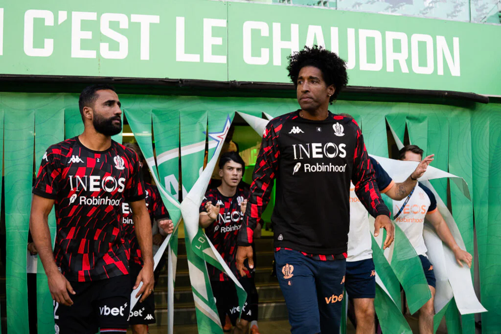Nice sort du silence sur Ali Abdi : le club défend son joueur visé par des menaces