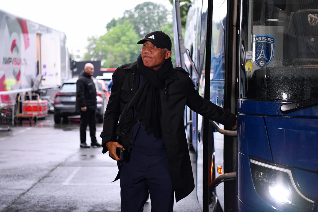 Paris FC : à six jours de la reprise, Kombouaré file vers la sortie et trois noms se disputent sa succession