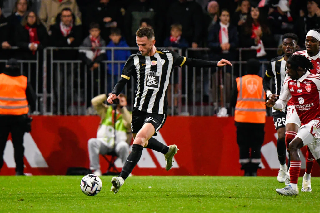 Mercato : Branco van den Boomen va rester à Angers et quitter définitivement l’Ajax Amsterdam
