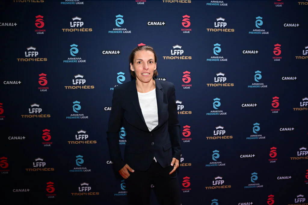 Stéphanie Frappart change de dimension : la pionnière française prend les rênes de l’arbitrage européen