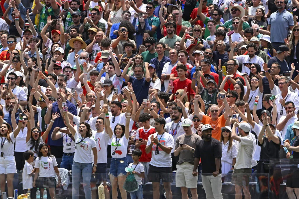« L’accueil chaleureux des fans mexicains nous fait oublier ce qui se passe en dehors du terrain », comment les Iraniens ont conquis le coeur des Mexicains ?