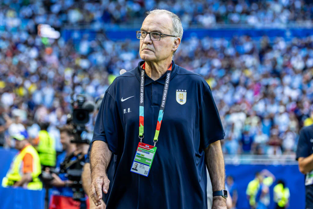 Double champion du monde éliminé derrière le Cap-Vert : la chute vertigineuse de l’Uruguay avec Bielsa