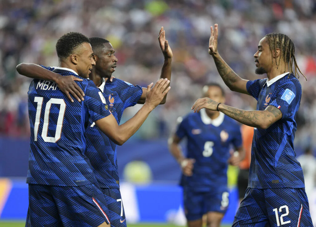 Maillot vert, stars au repos, hommage à Deschamps : la soirée si particulière des Bleus