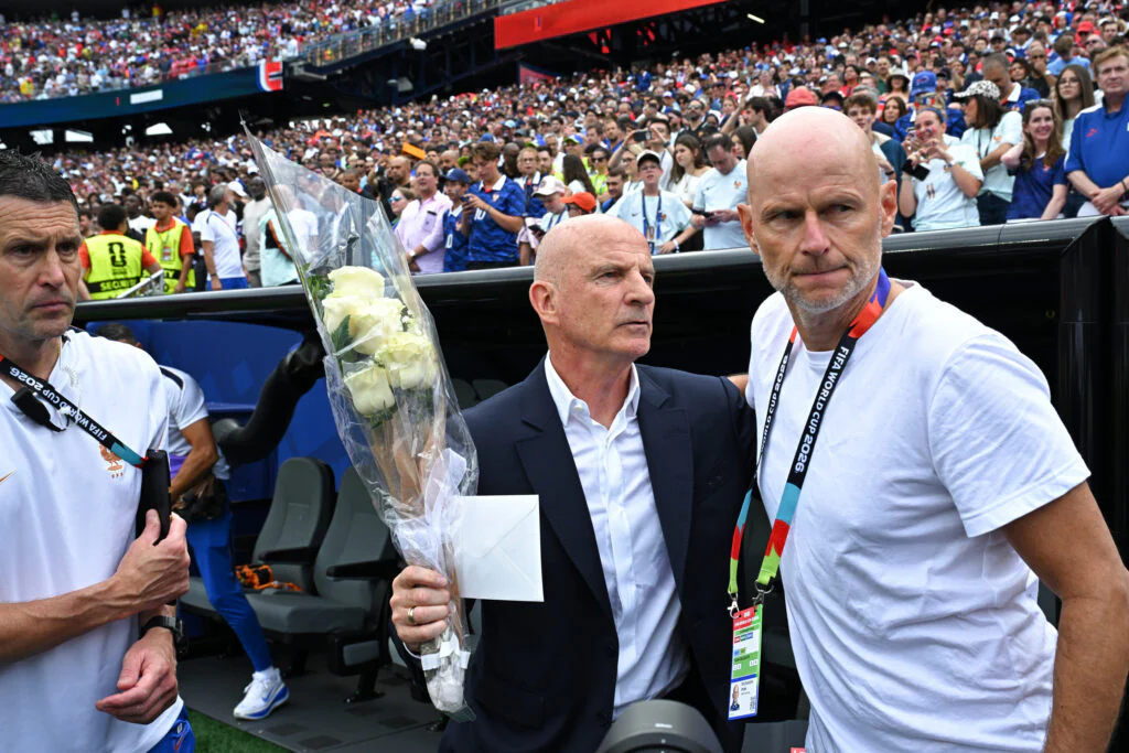 Equipe de France : La FIFA a refusé aux Bleus de porter un brassard noir en hommage à la mère de Didier Deschamps
