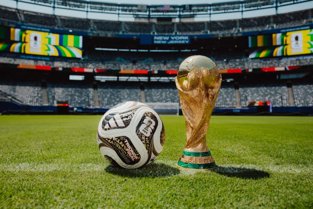 La FIFA change le ballon du Mondial à quelques matchs de la fin : voici pourquoi, et ce qui change vraiment