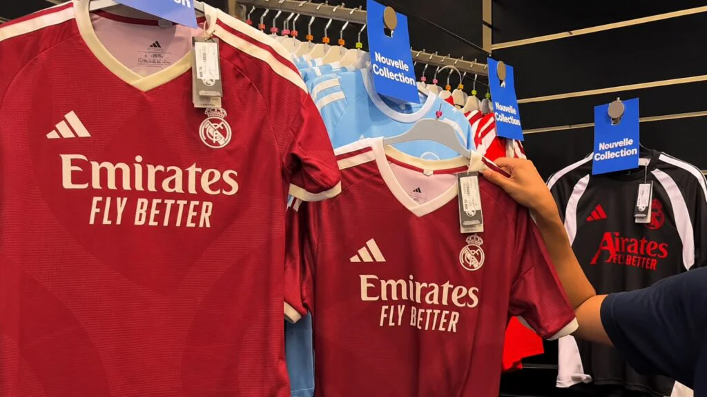 Comment le prochain maillot inédit du Real s’est-il retrouvé en vente en normandie ?