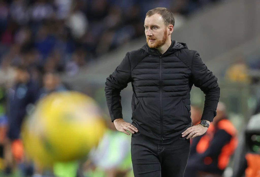 Mercato ASSE : un seul renfort et des départs en suspens, pourquoi Cathro fait patienter Saint-Étienne