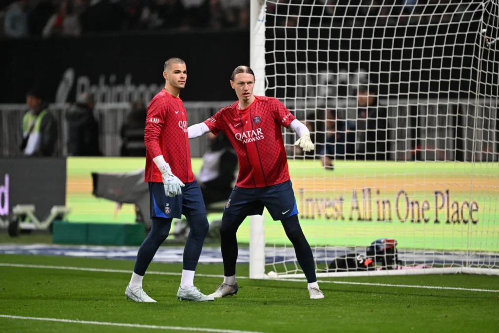Mercato PSG : Des contacts établis avec Parme pour le gardien Zion Suzuki, la hiérarchie à revoir à Paris ?