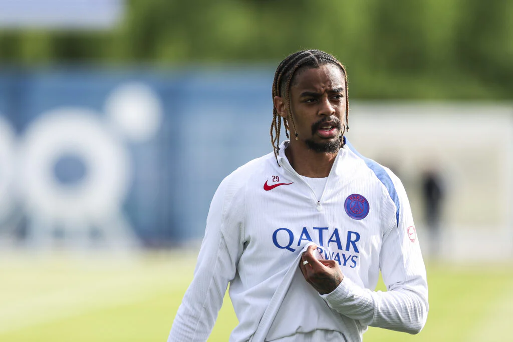 Mercato : Liverpool prépare une offre pour Bradley Barcola, le PSG a fixé son prix