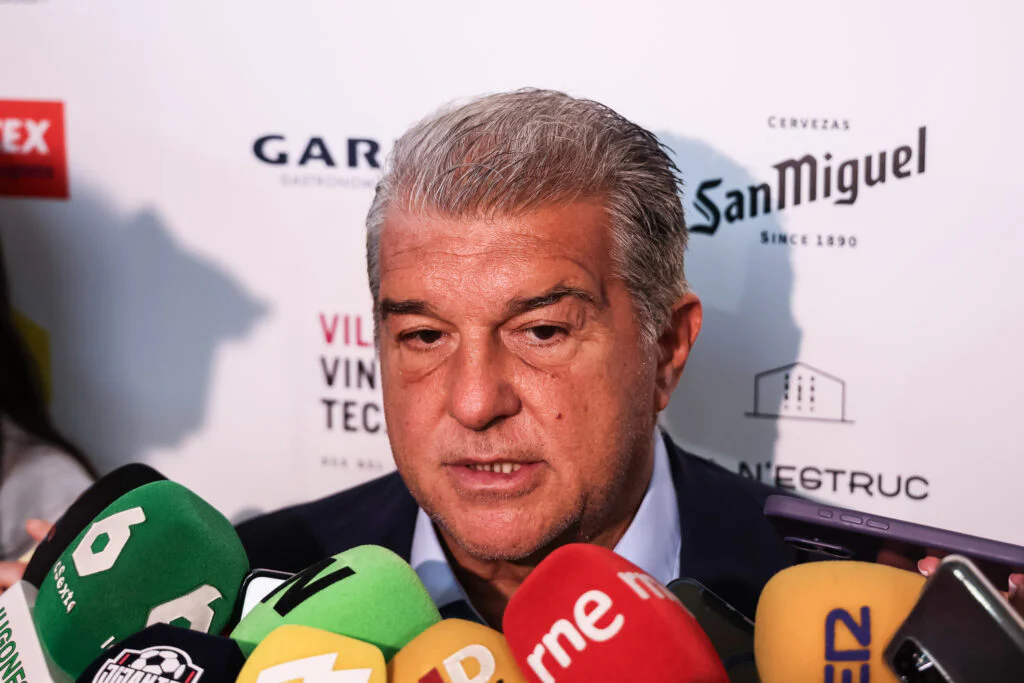 FC Barcelone : « Nous voulons signer le joueur », Joan Laporta joue cartes sur table pour Julian Alvarez