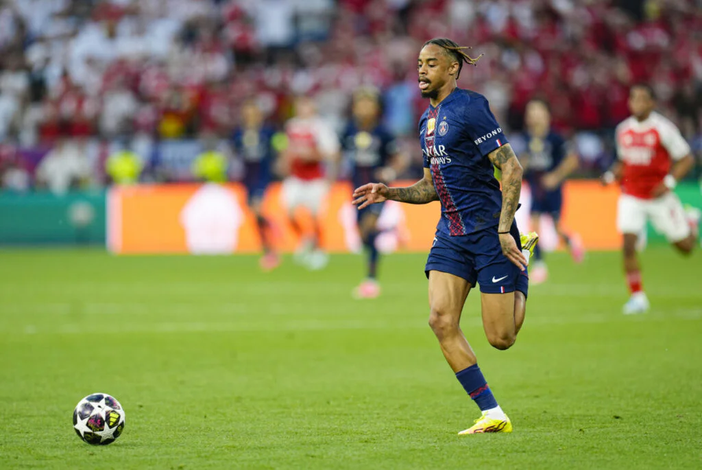 Le PSG peut trembler, le Bayern Munich veut Bradley Barcola