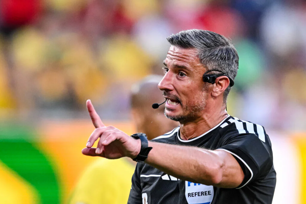 Finale Espagne-Argentine : l’arbitre choisi par la FIFA a fondu en larmes en apprenant la nouvelle