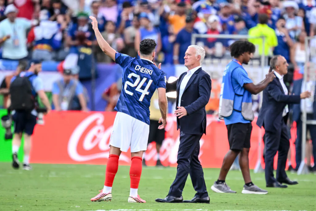 VIDÉO. Cet échange gênant entre Cherki et Deschamps qui fait parler après France-Suède