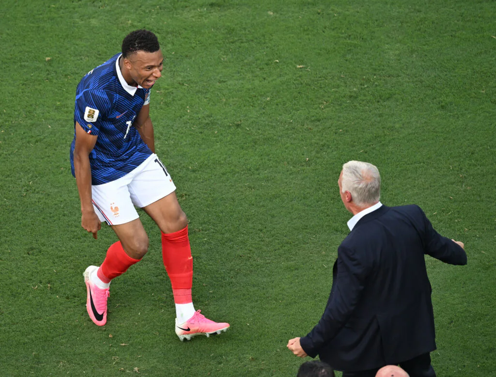 « Le temps et l’histoire s’en chargeront » : Mbappé défend Deschamps face à ses détracteurs