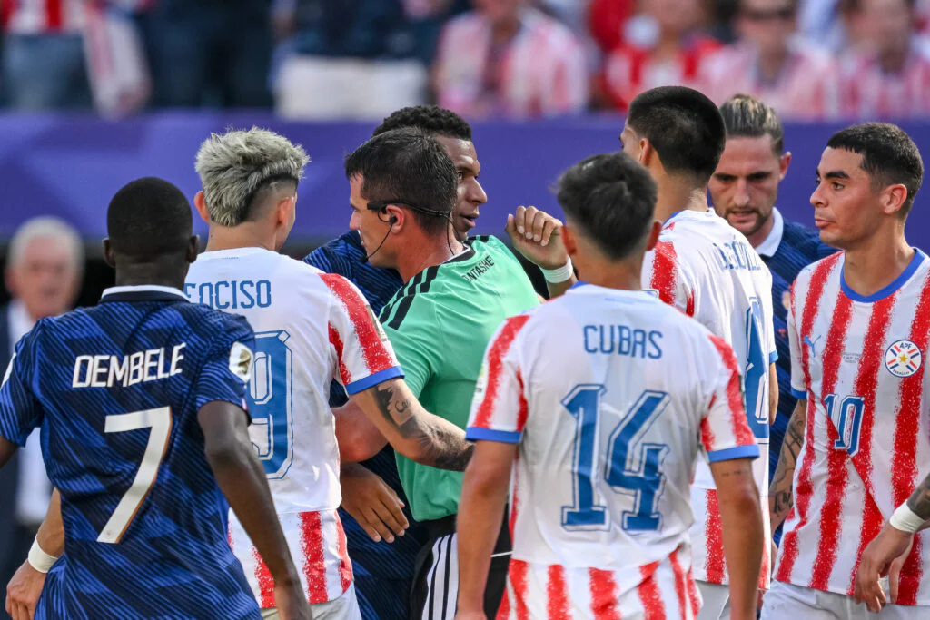 « Une honte absolue » : quand la presse étrangère fracasse le Paraguay après son 8e de finale face aux Bleus