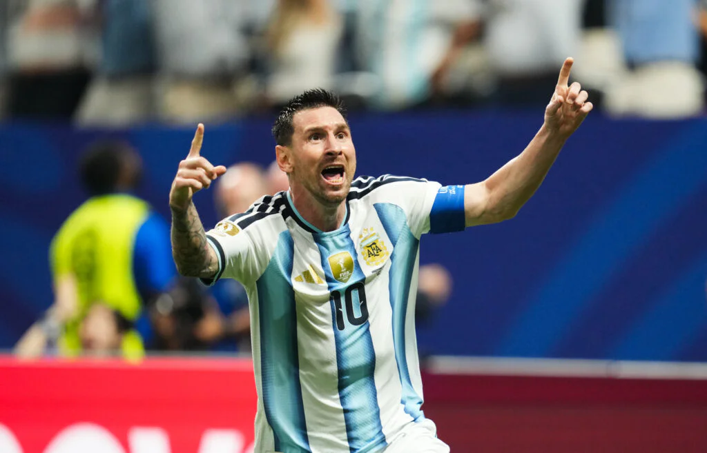 Menée 0-2 à dix minutes de la fin, l’Argentine renverse tout dans le money time : la folle remontada de Messi face à l’Égypte