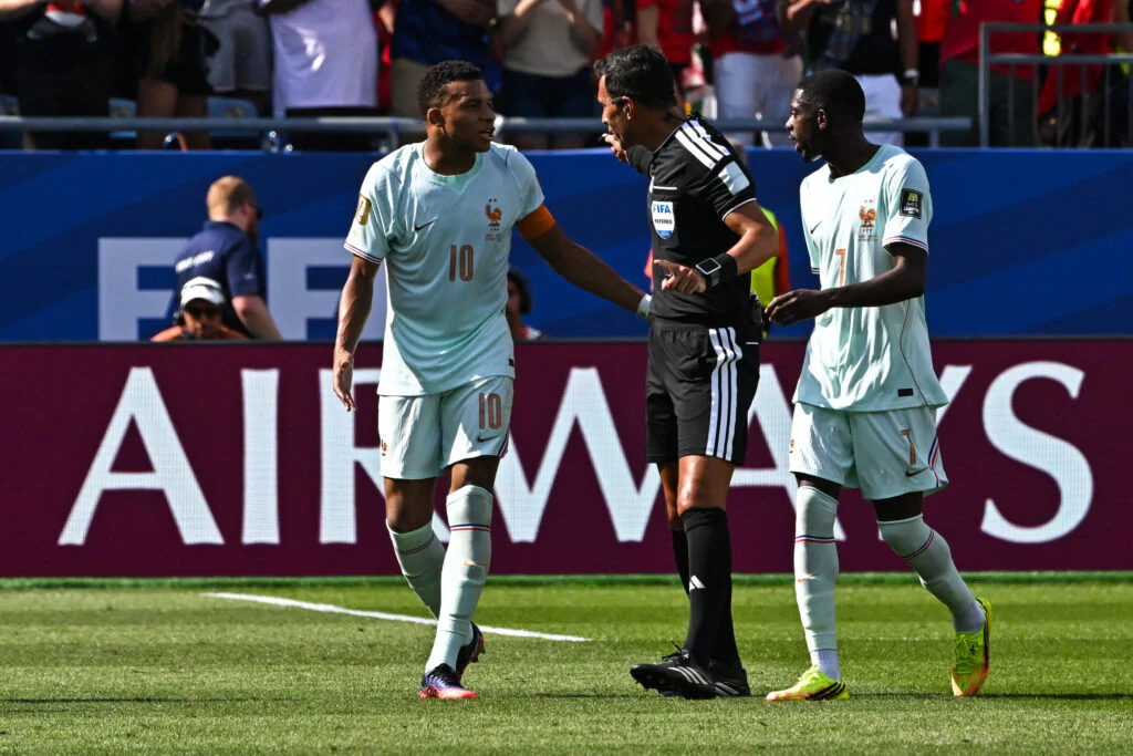 La folie des réseaux sociaux pour l’arbitre Argentin de France-Maroc
