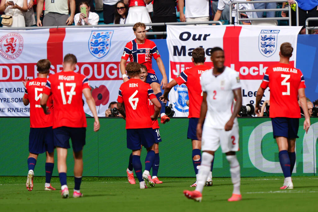 Norvège-Angleterre : le but exceptionnel de Schjelderup en vidéo