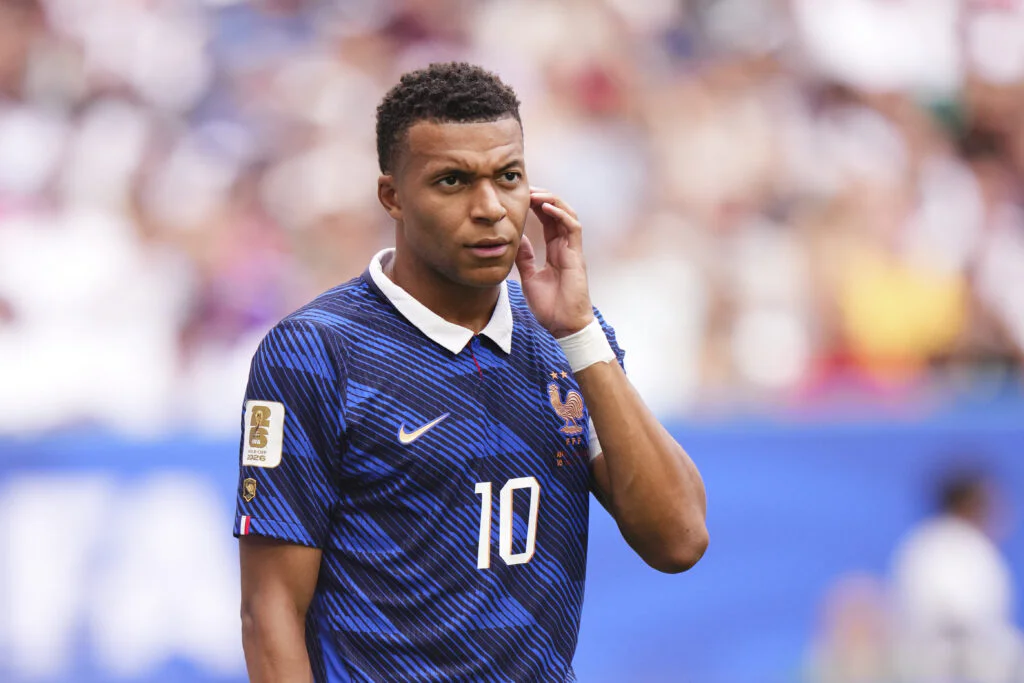 Mbappé quitte Nike, devient actionnaire d’une marque suisse et retrouve Thierry Henry