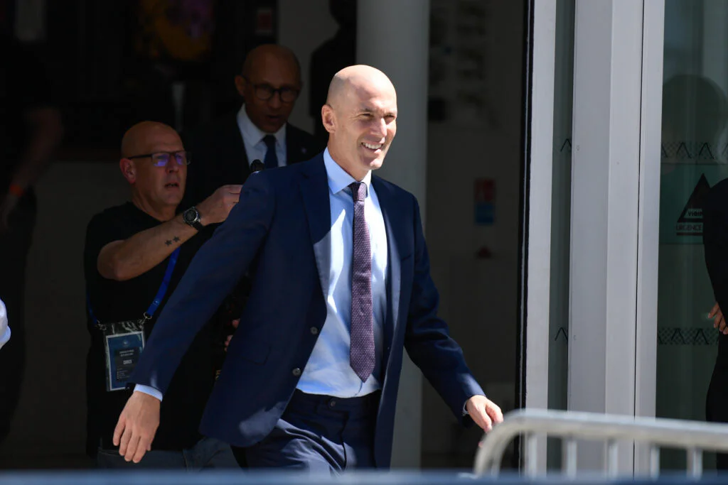 Le staff de ZIdane au complet avec Barthez, Bettoni, un chef cuisinier et trois nouveaux noms