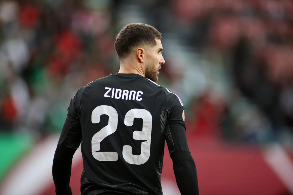 Pendant que son père prend les Bleus, Luca Zidane change de club