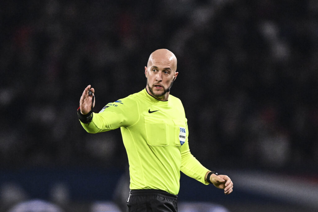 Une minute et douze secondes de trop ? Pourquoi l’arbitre a augmenté le temps additionnel de Lille-PSG