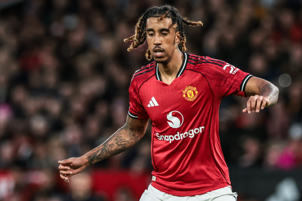 Mercato : Ce Français n’a pas passé le cap à Manchester United, mais un grand d’Europe veut le relancer