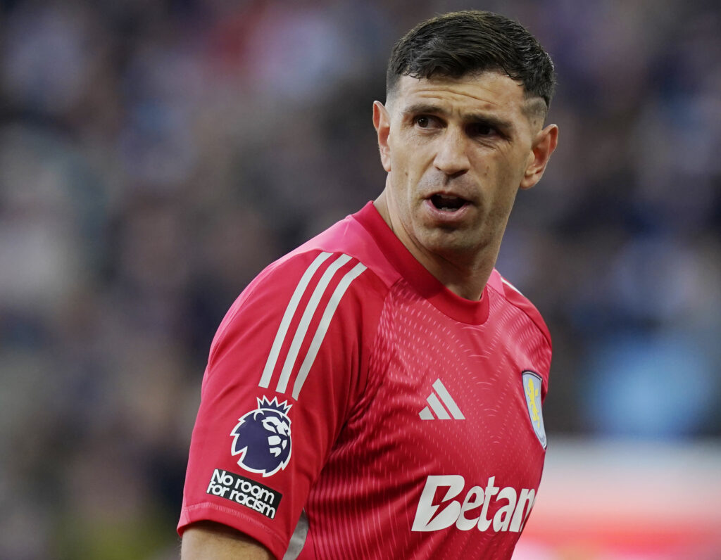 Mercato : Emiliano Martinez en danger à Aston Villa ? Le gardien argentin proposé chez un cador de Premier League