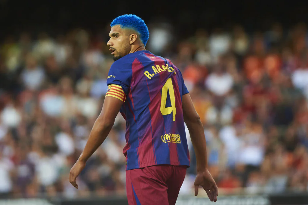 Le FC Barcelone a déjà identifié le successeur de Ronald Araujo, et ce n’est pas Aymeric Laporte