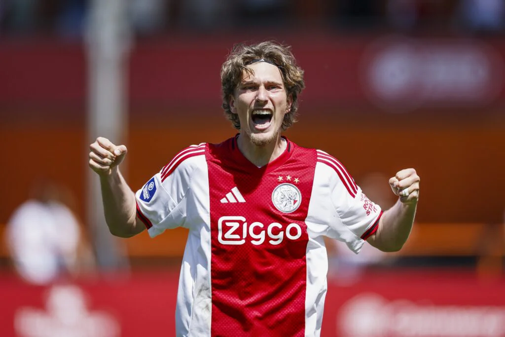 PSG : L’Ajax Amsterdam remballe déjà Paris pour Mika Godts