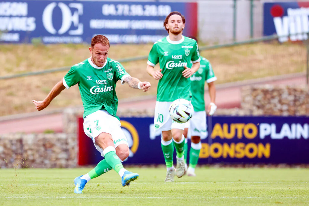 Trois buts en cinq minutes, l’ASSE lance parfaitement sa saison et climatise Sochaux