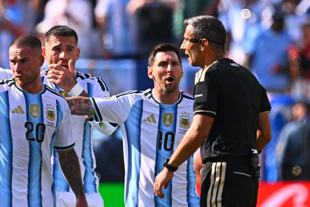« Contrôle-le, je ne veux pas l’exclure », une conversation lors de la finale de la COupe du Monde entre Lionel Messi et Slavko Vincic révlée au grand jour
