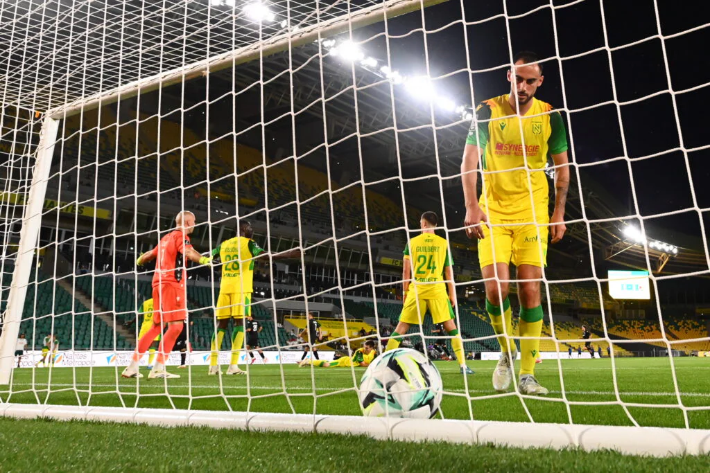 Ligue 2 : Saint-Etienne déjà en tête, Nantes 15ème et Sochaux  dernier… Le classement après la première journée