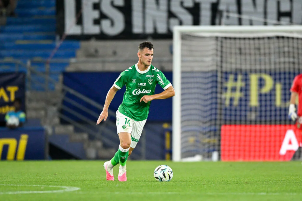 « J’ai hâte de connaître ce stade dans sa configuration avec les Kops », Aron Csongvai déjà sous le charme de Geoffroy-Guichard