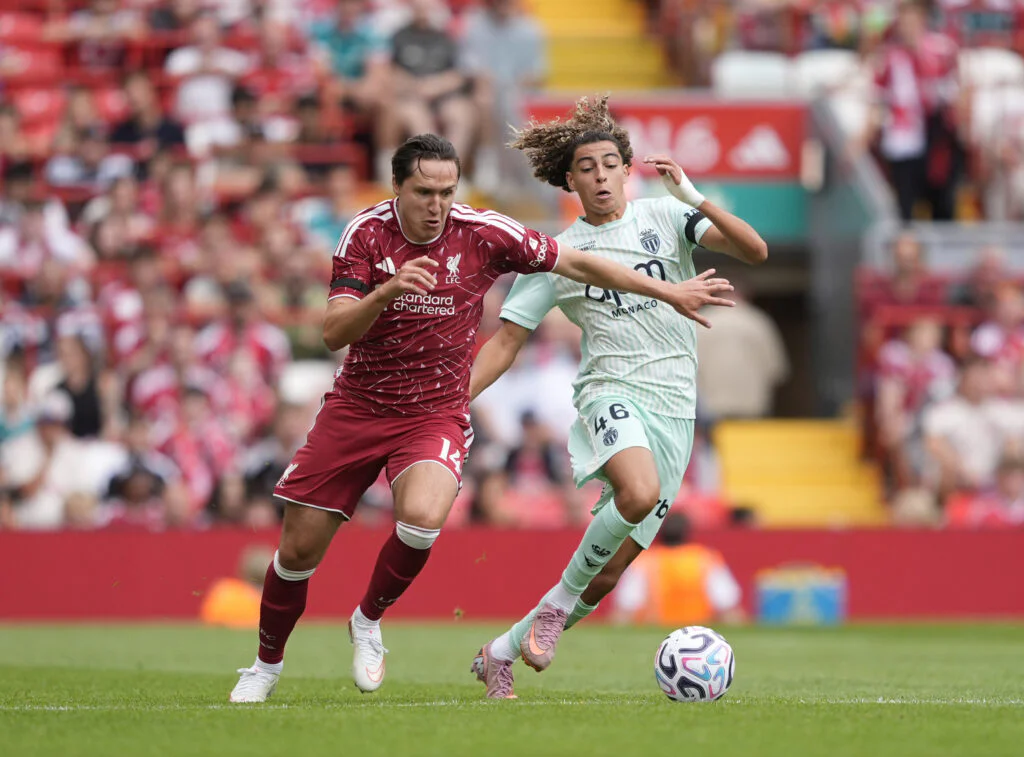 Menés 2-0 à Anfield, les Monégasques renversent Liverpool et s’offrent un exploit de prestige