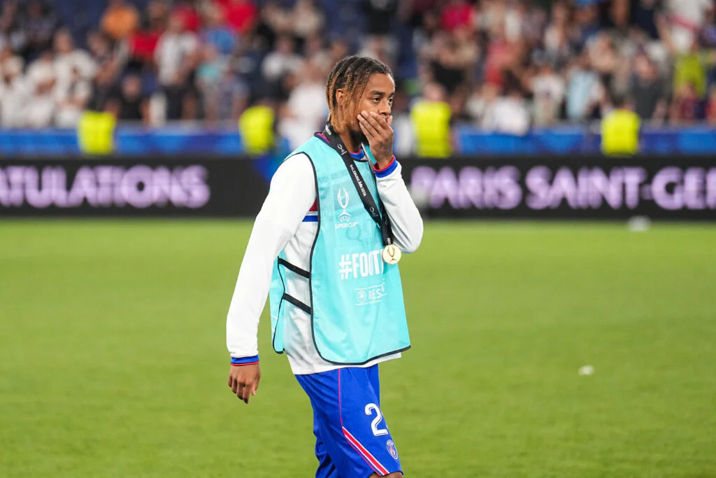 Liverpool accélère pour Barcola, le PSG fonce sur Torres, Suzuki et Godts