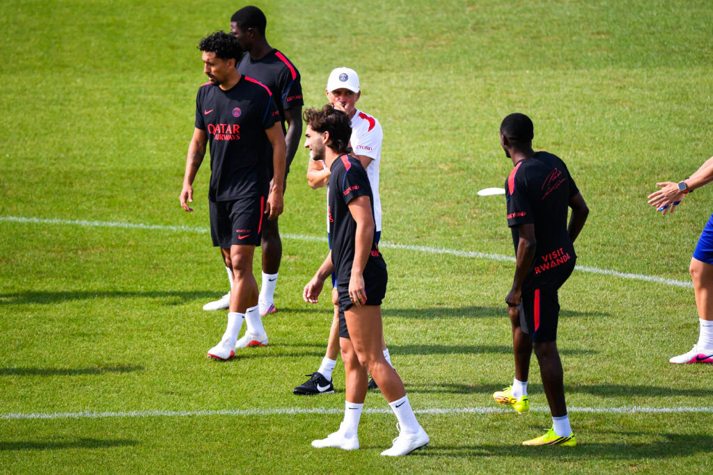 PSG : Mika Godts et Ferran Torres devraient bien figurer dans le groupe pour Rennes