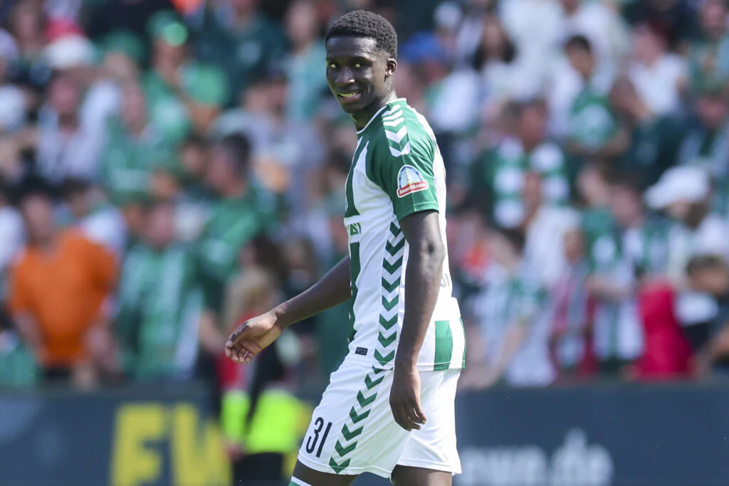 25 millions pour un défenseur de 19 ans : Strasbourg s’offre le joyau du Werder Brême