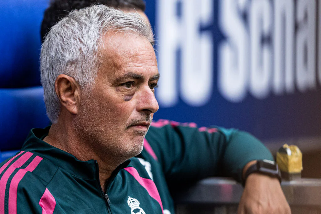« Tout le monde fait des erreurs. Mais quand elles s’accumulent comme ça, c’est différent », les premiers mots de José Mourinho après la condamnation de Raul Asencio