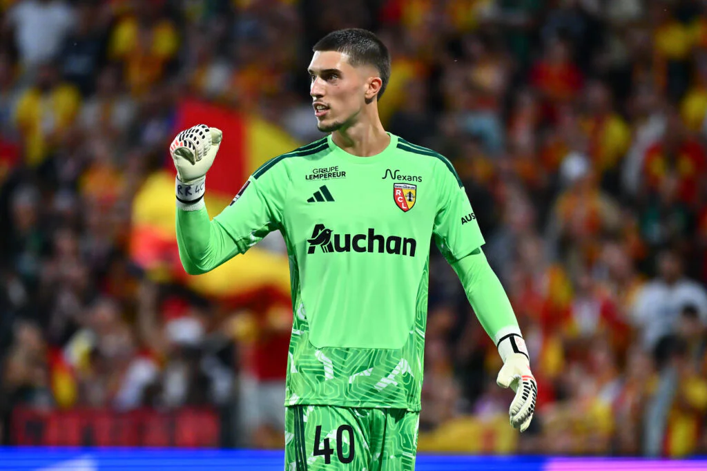 RC Lens : Le PSG a abandonné la piste Robin Risser, Aston Villa et la Juventus restent à l’affût
