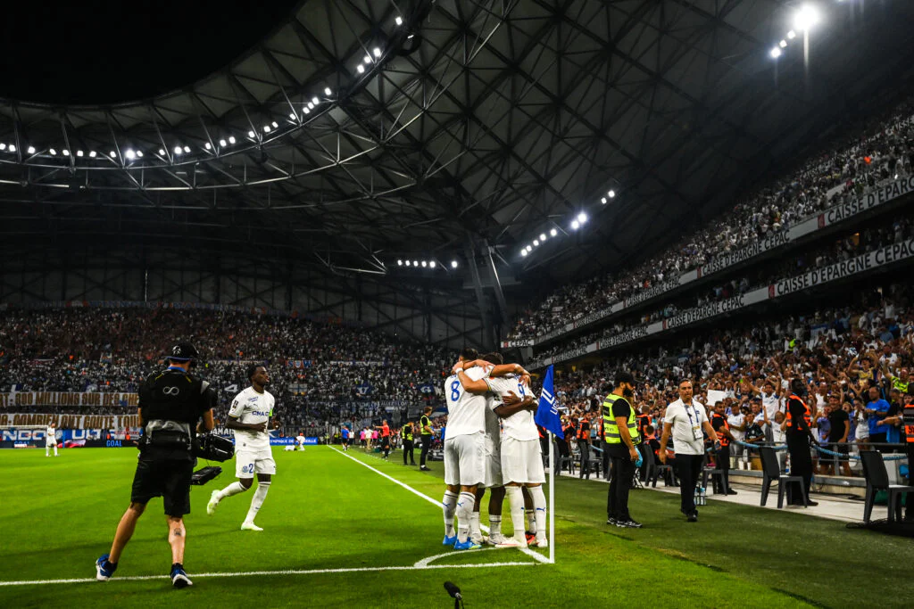 L’Olympique de Marseille explose Strasbourg et prend provisoirement la tête de la Ligue 1