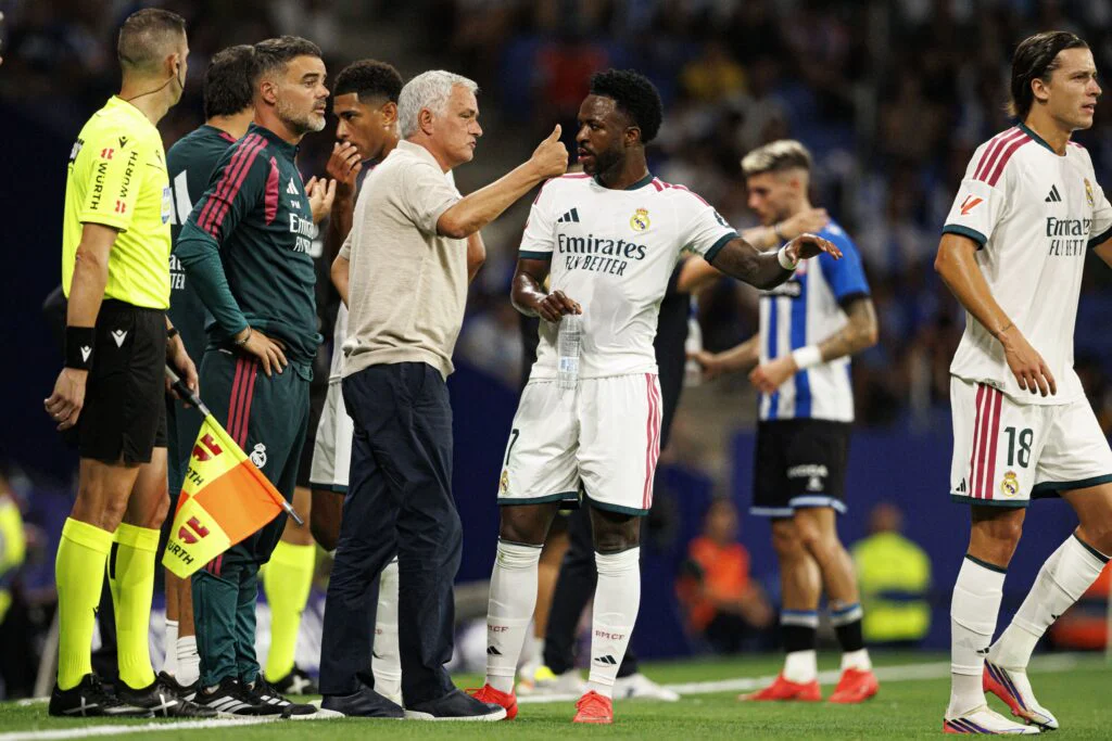 Real Madrid : Premier match et déjà la première polémique entre Mourinho, Vinicius et Courtois