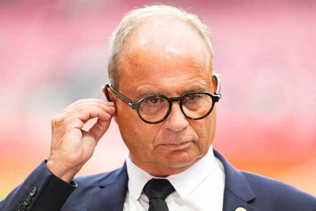 Le PSG vise un défenseur central dans les dernières minutes du mercato