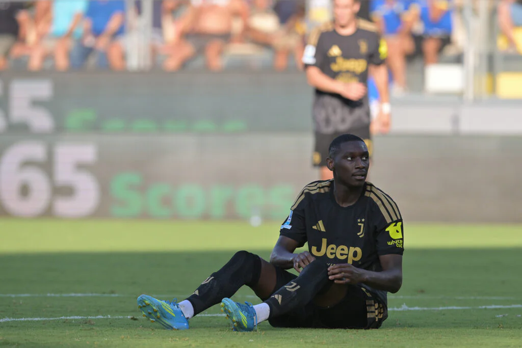 Kolo Muani étrillé par la presse, Torres et Cherki encensés