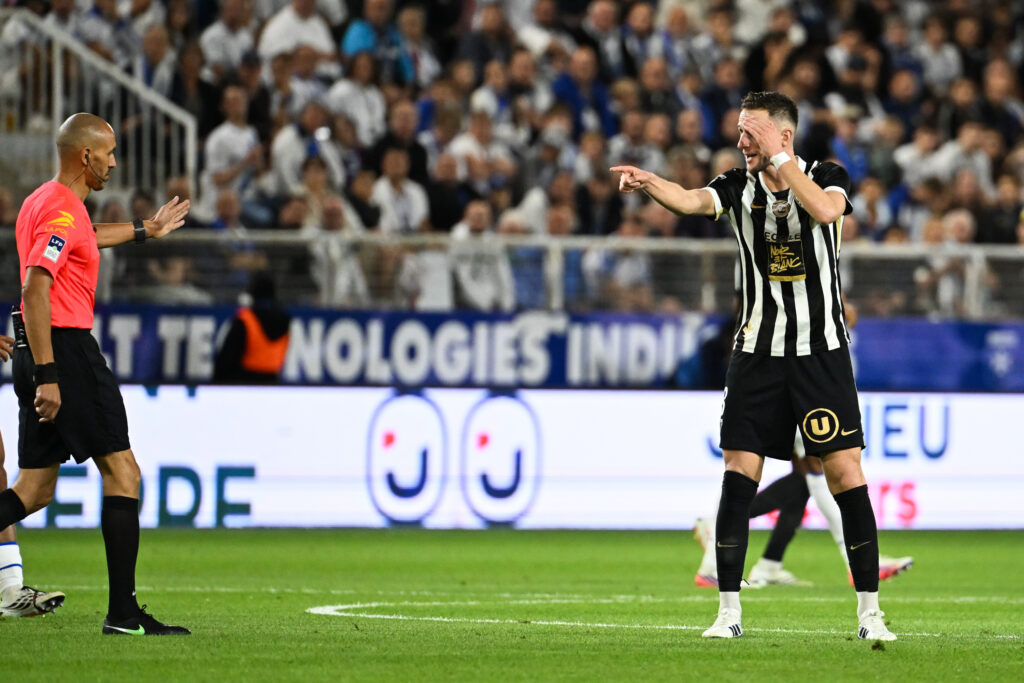 Vous n’avez pas vu ce but ? Van den Boomen a mis une demi-volée de 25 mètres à Auxerre
