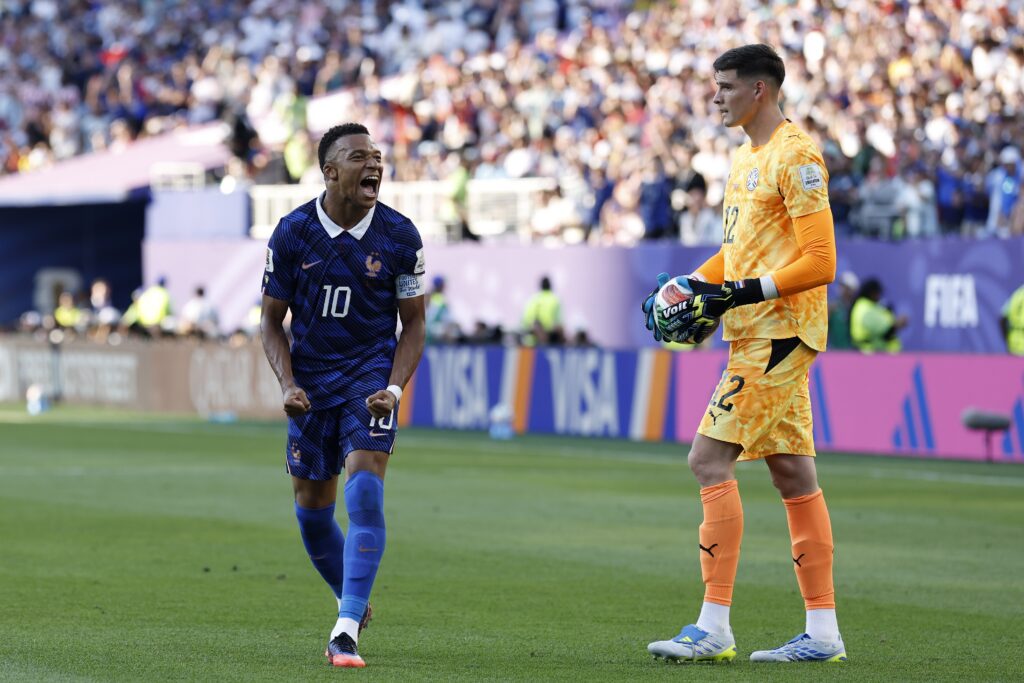 « J’ai fini par m’excuser » : après Paraguay – France, le nouveau gardien de Lille s’attend à un accueil musclé